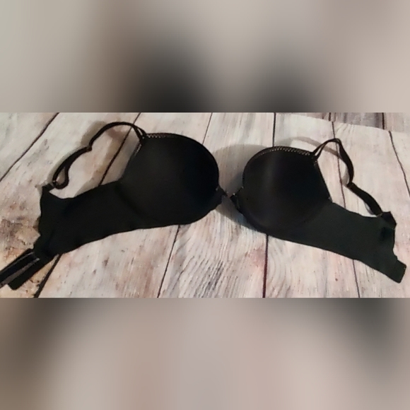 Victoria's secret very soft push-up bra Gold detail on the front - Picture 3 of 5